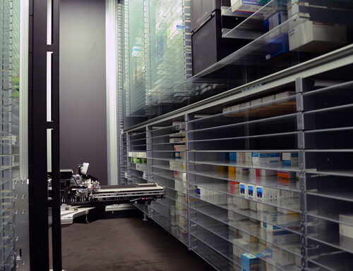 Gerät in der Apotheke, um Medikamente zu sortieren.